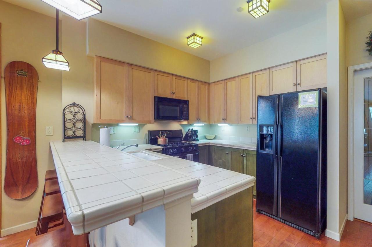 Mammoth Green Condos マンモス・レイクス エクステリア 写真