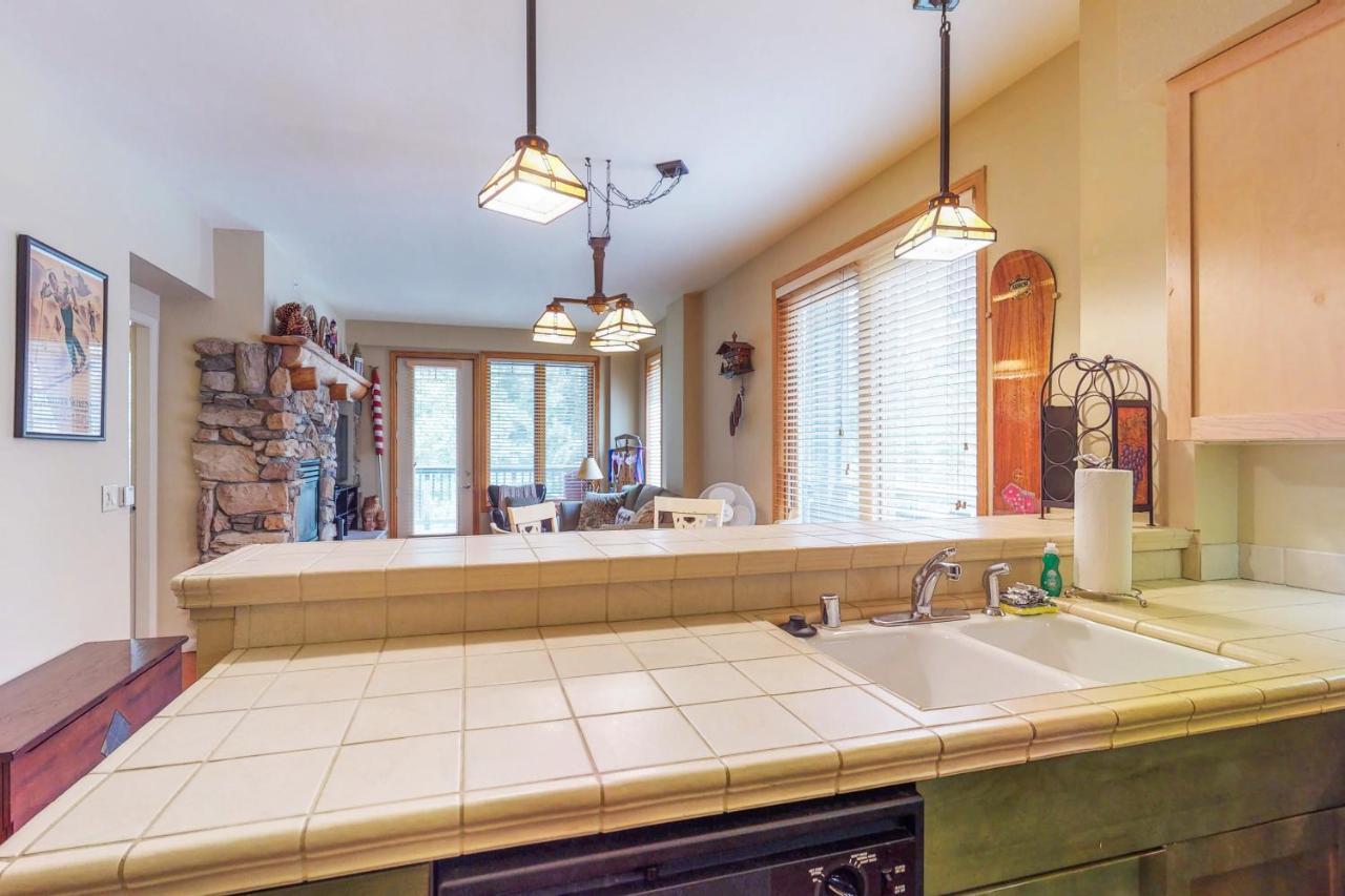 Mammoth Green Condos マンモス・レイクス エクステリア 写真